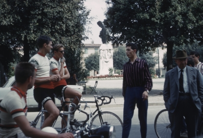 LINK: photo of Peter Rich (Berkeley Wheelmen), Jobst Brandt and Rick Bronson (Pedale Alpini), Milan, 1960